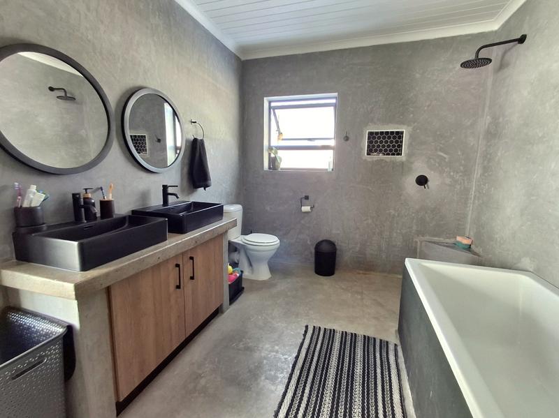 4 Bedroom Property for Sale in Shelley Point Western Cape